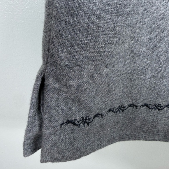 Old Navy Wool Blend Embroidered Knee Length Pencil Skirt Gray Size 4 Fall Winter - Picture 6 of 7